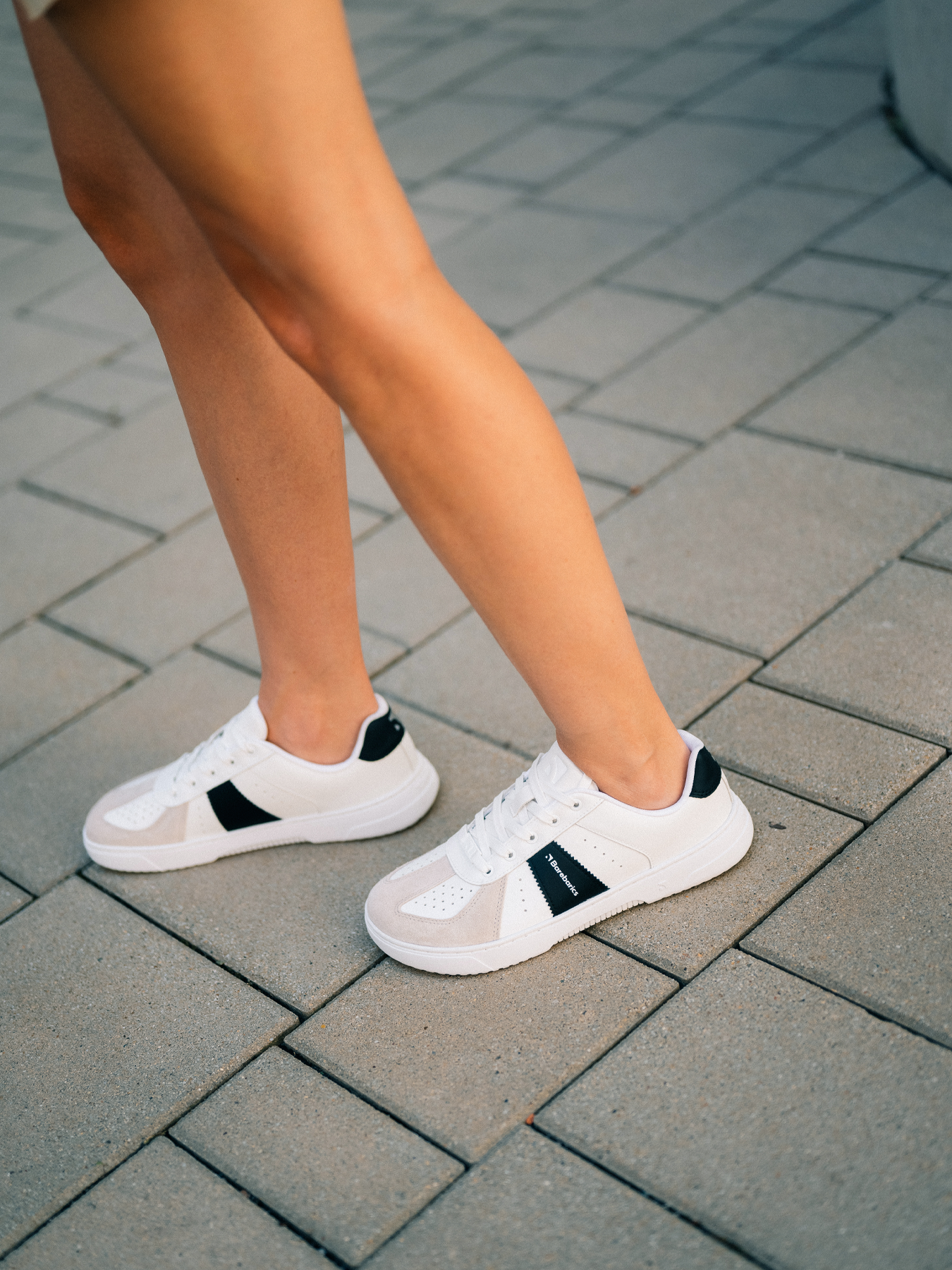 Barfuß-Sneaker Barebarics Icara – Weiß und Beige