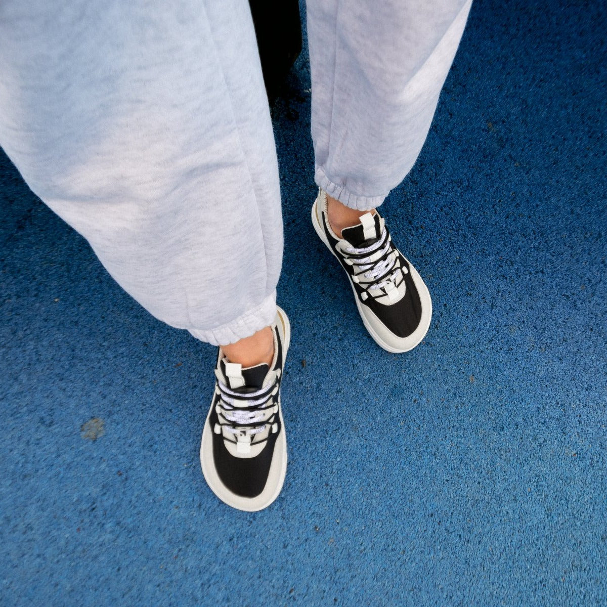 Barfuß-Sneaker Barebarics Revive - Hellgrau & Schwarz