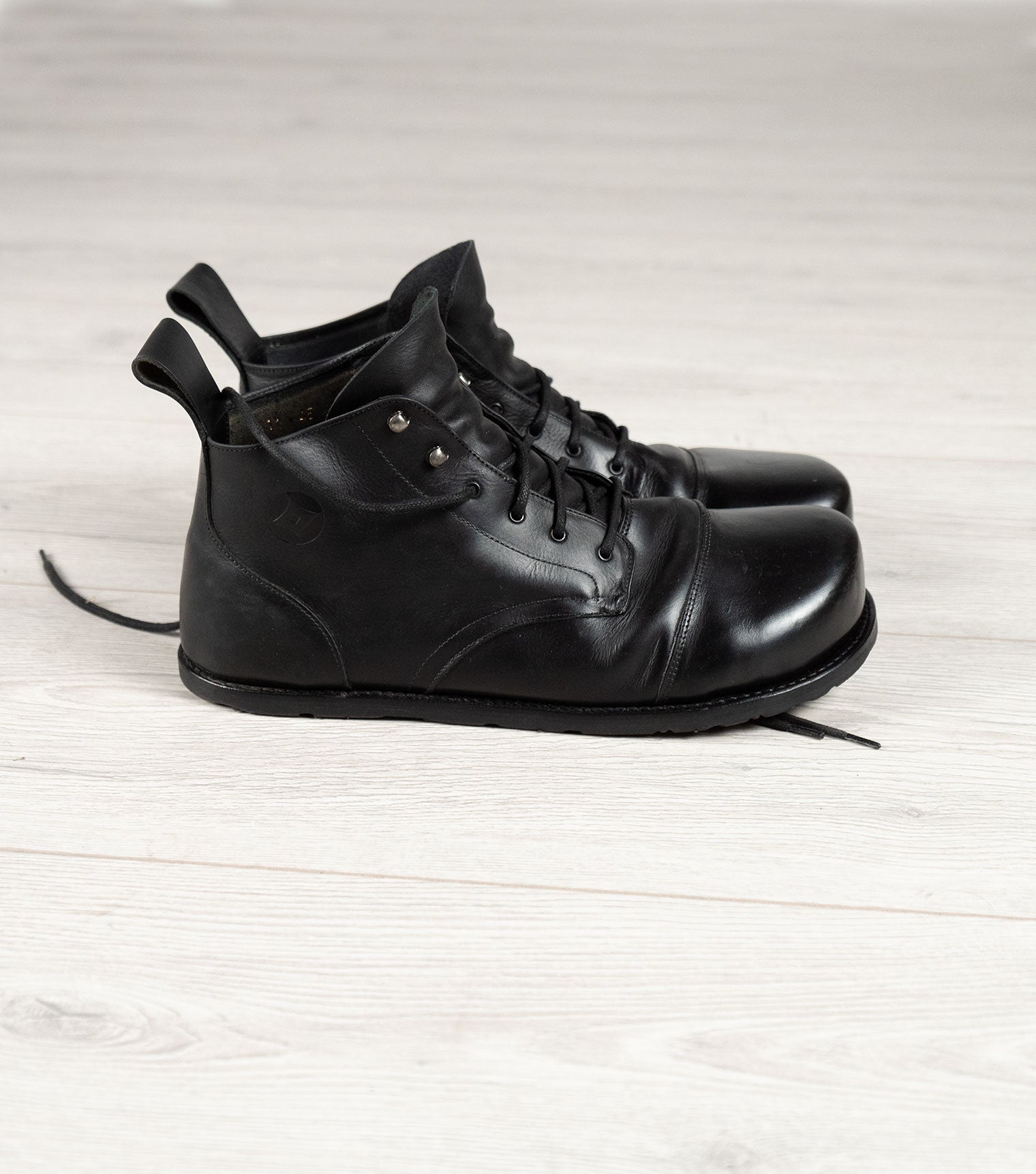 Barefoot Safety Carpenters boots by Gaucho Ninja Barefoot Work Boots with Safety Caps