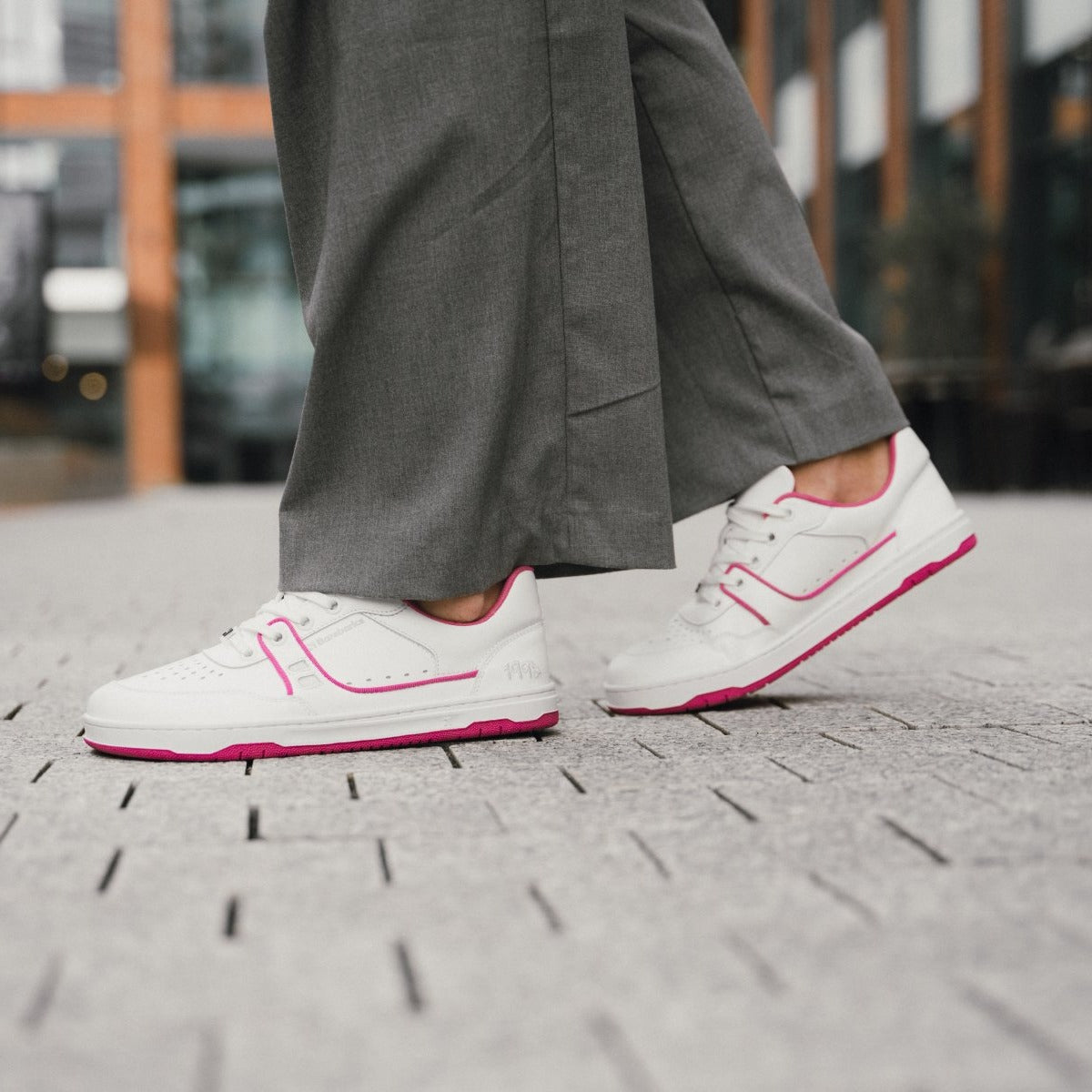 Baskets pieds nus Barebarics Arise - Blanc et rose framboise