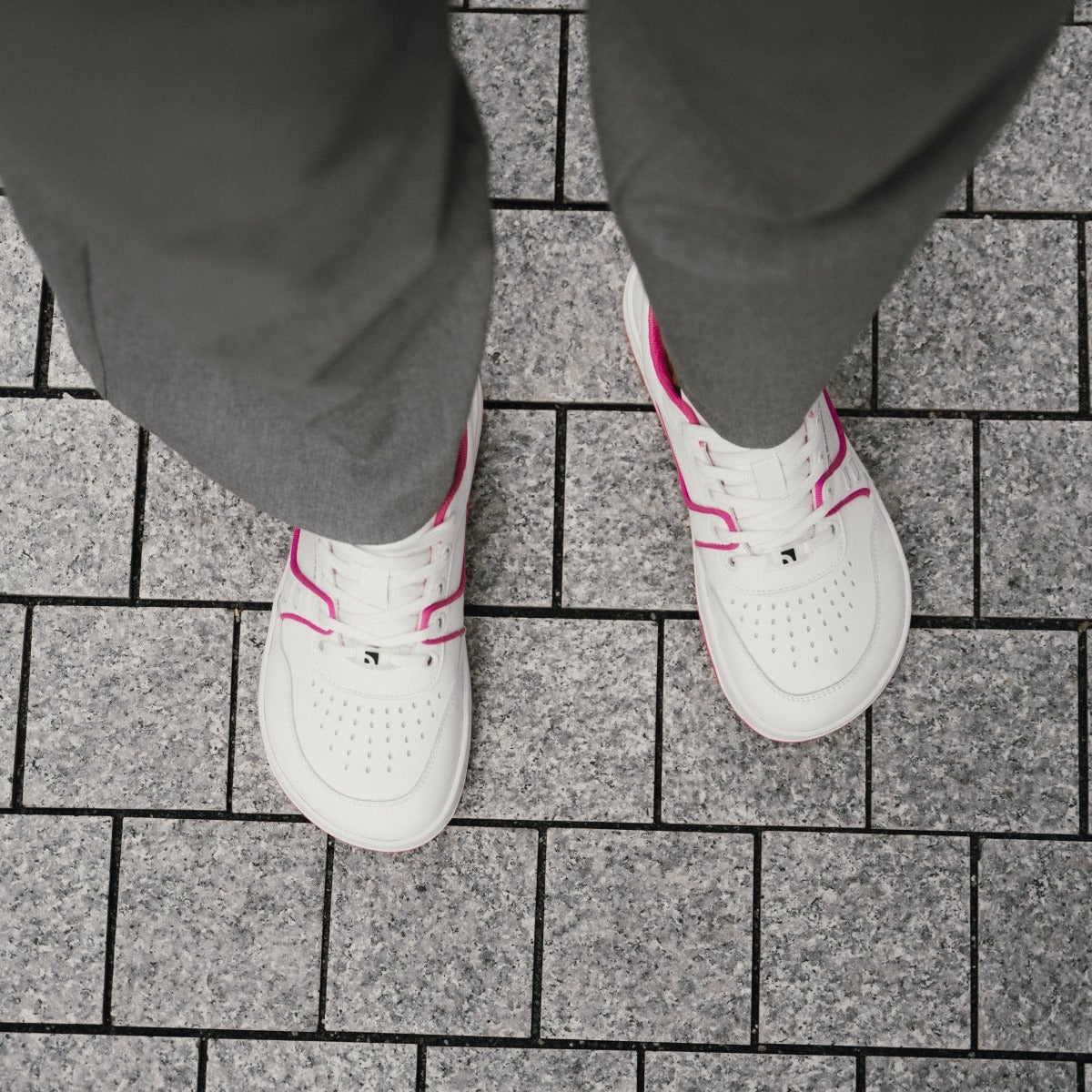 Baskets pieds nus Barebarics Arise - Blanc et rose framboise