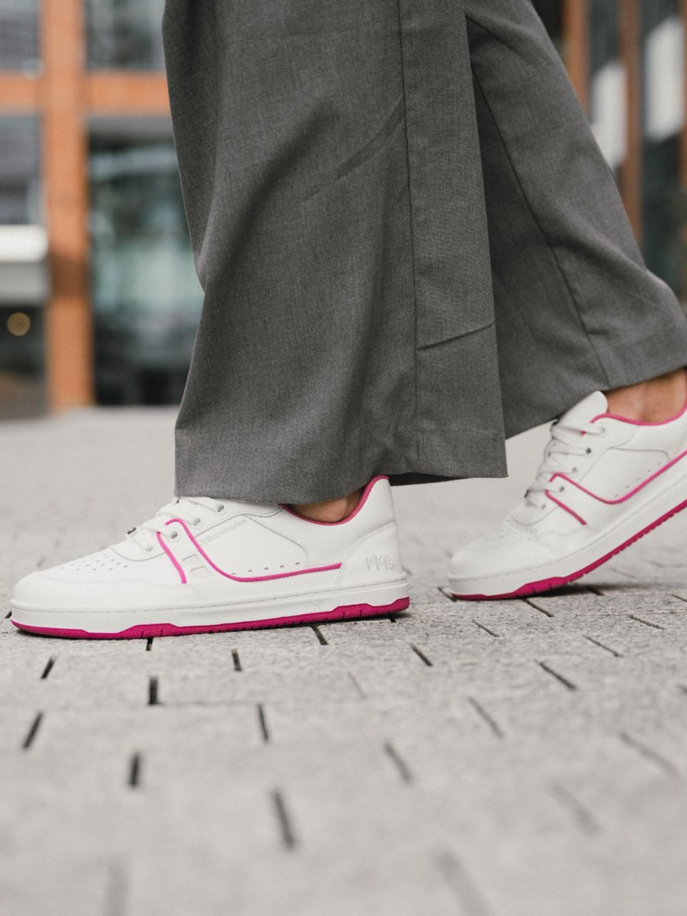 Baskets pieds nus Barebarics Arise - Blanc et rose framboise