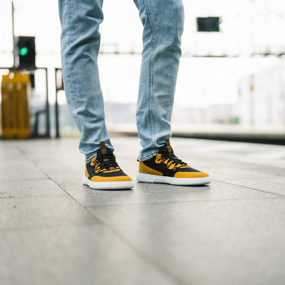 Baskets pieds nus Barebarics Revive - Jaune doré et noir