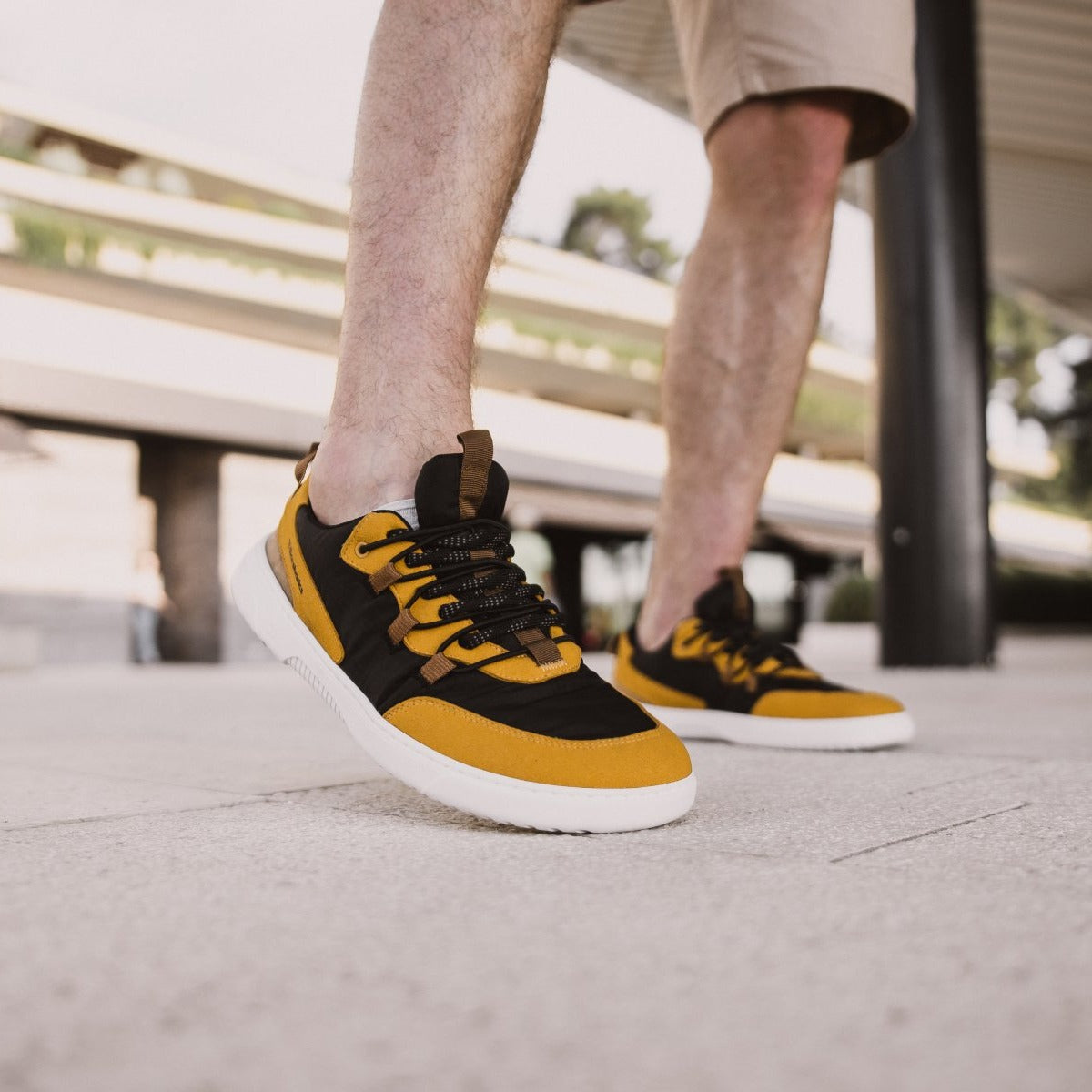 Baskets pieds nus Barebarics Revive - Jaune doré et noir