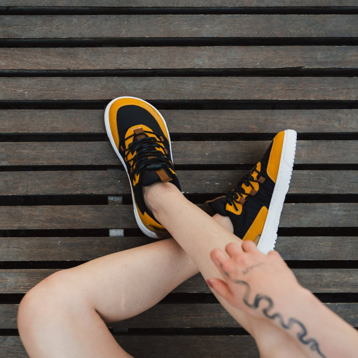 Baskets pieds nus Barebarics Revive - Jaune doré et noir