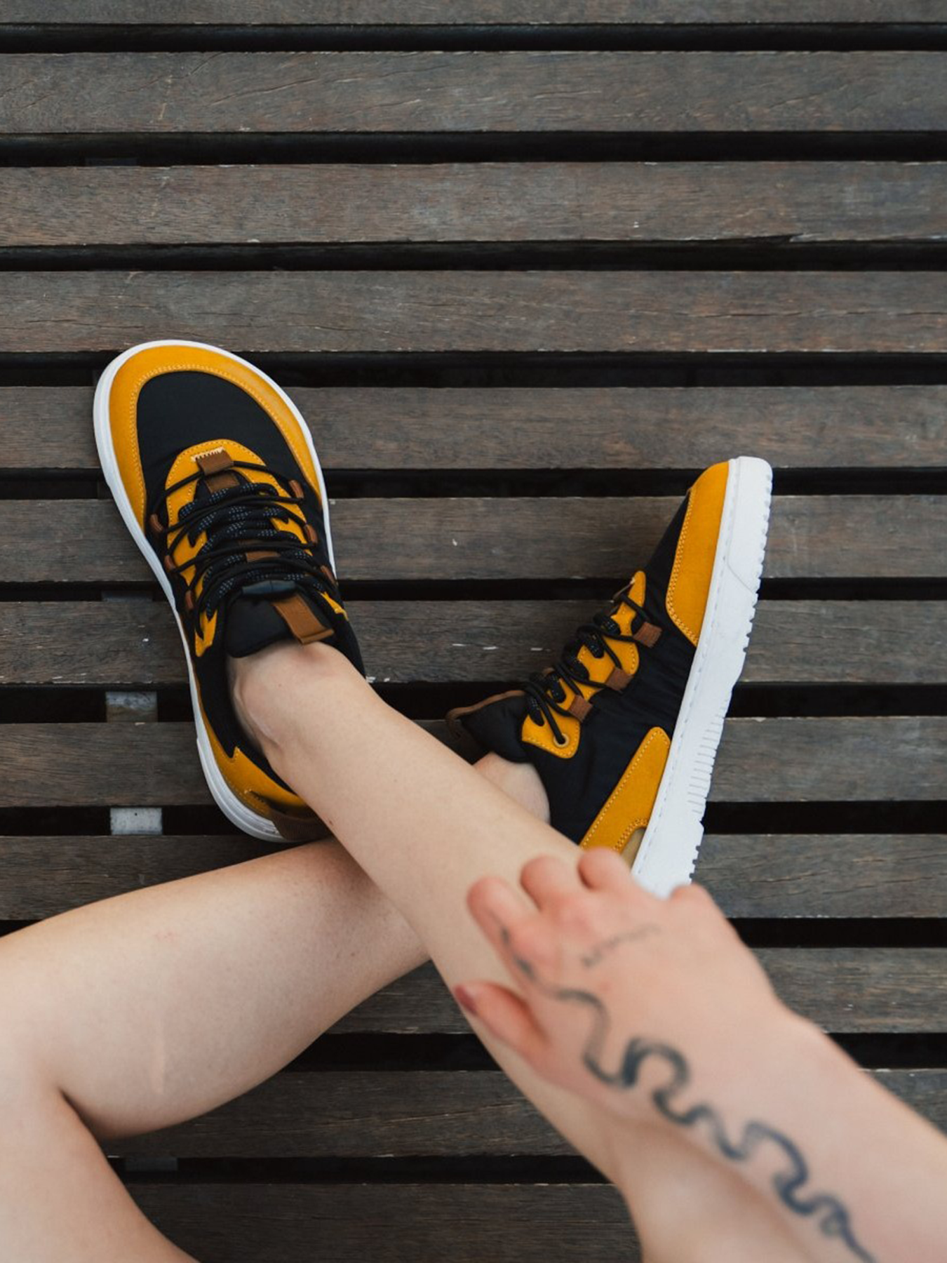 Baskets pieds nus Barebarics Revive - Jaune doré et noir