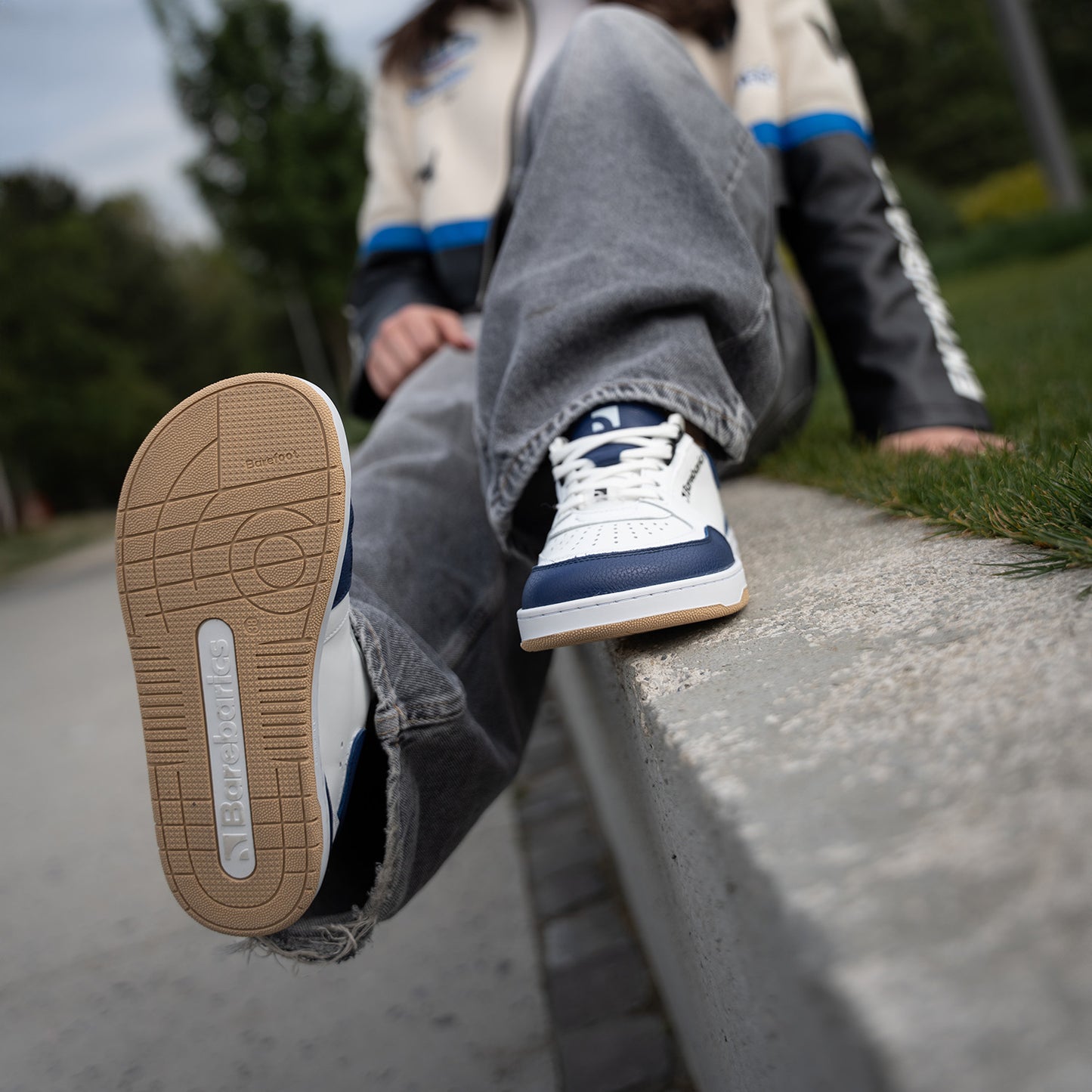 Baskets pieds nus Barebarics Wave - Blanc et bleu foncé