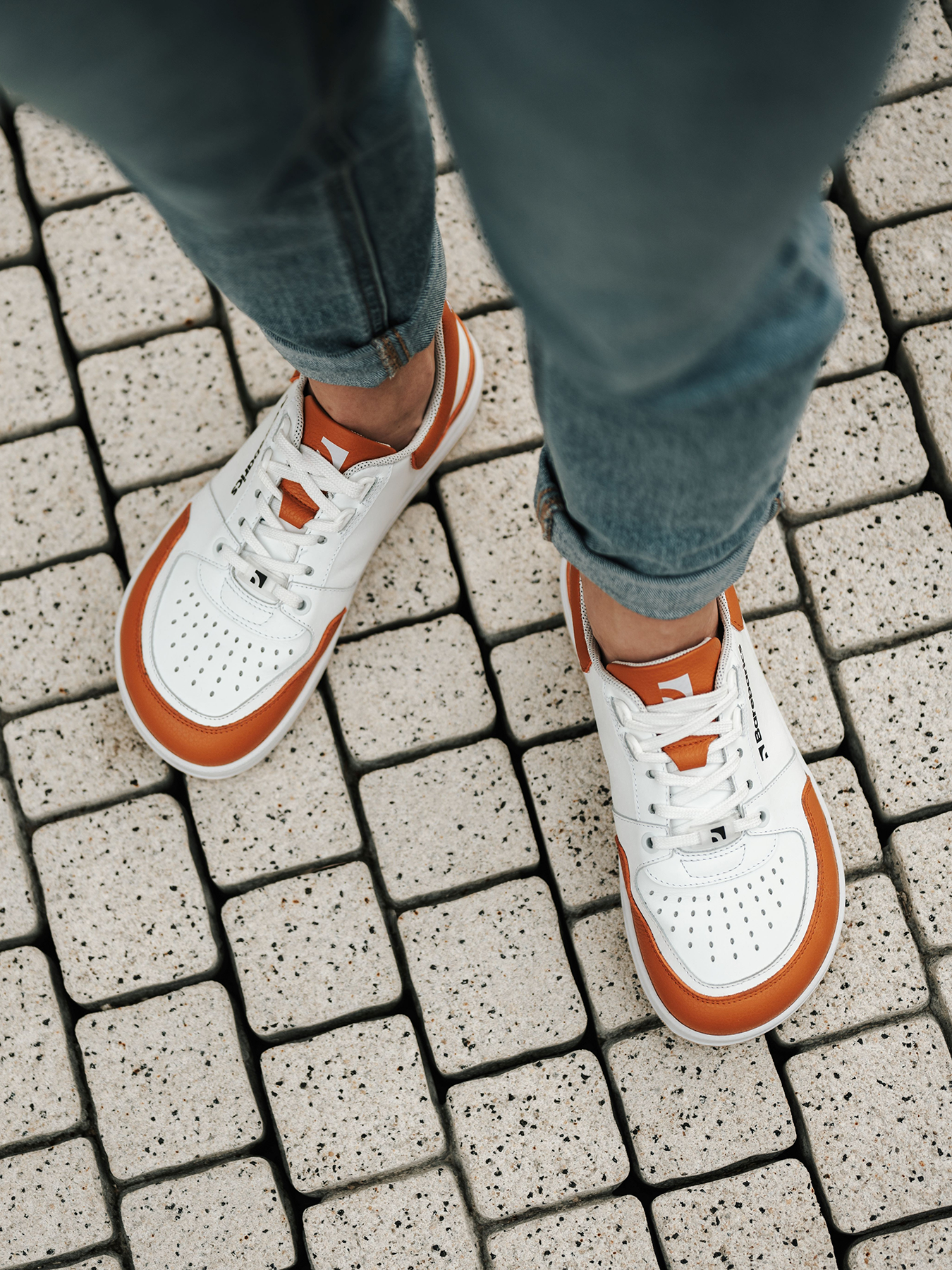 Baskets pieds nus Barebarics Wave - Blanc et orange