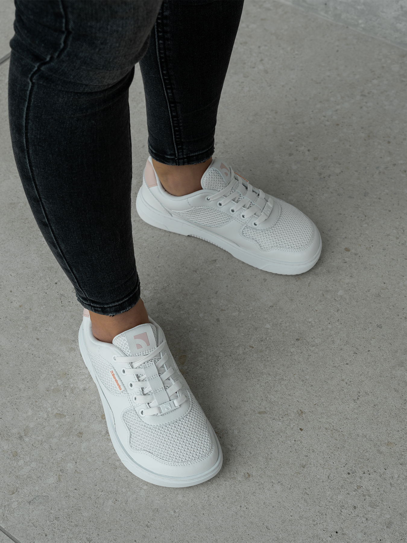 Baskets pieds nus Barebarics Zing - Fresh - Blanc et rose corail