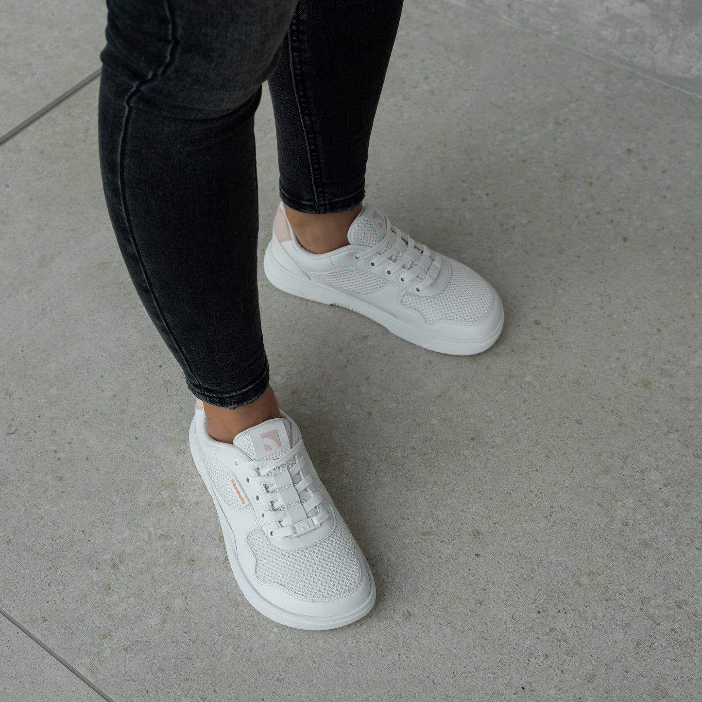 Baskets pieds nus Barebarics Zing - Fresh - Blanc et rose corail