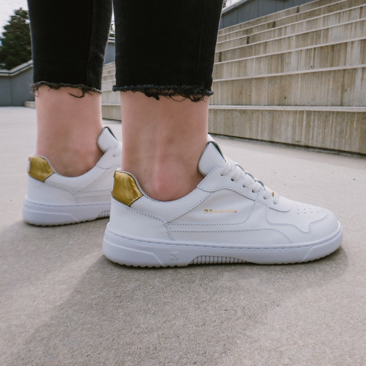 Baskets pieds nus Barebarics Zing - Blanc et or - Cuir