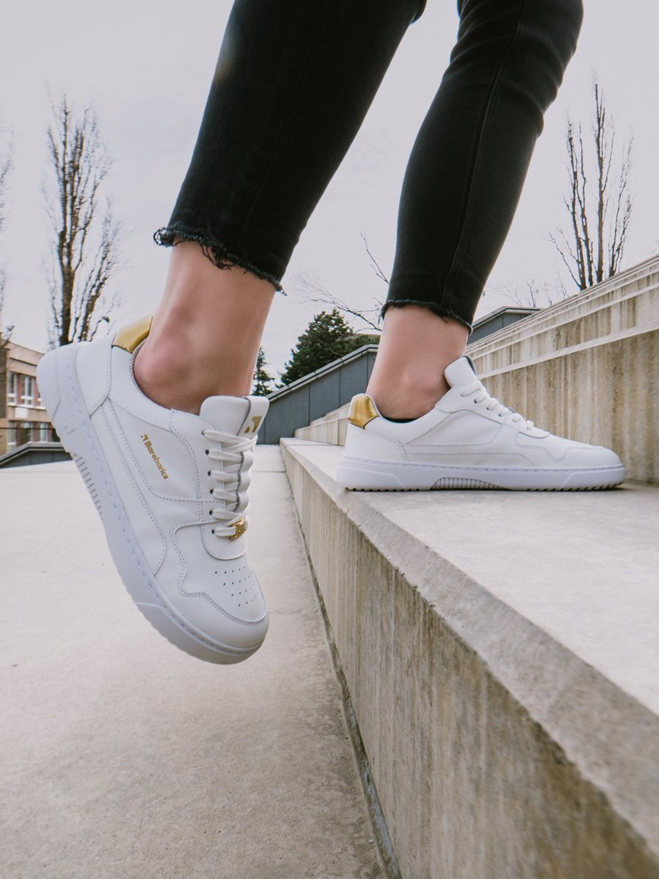 Baskets pieds nus Barebarics Zing - Blanc et or - Cuir