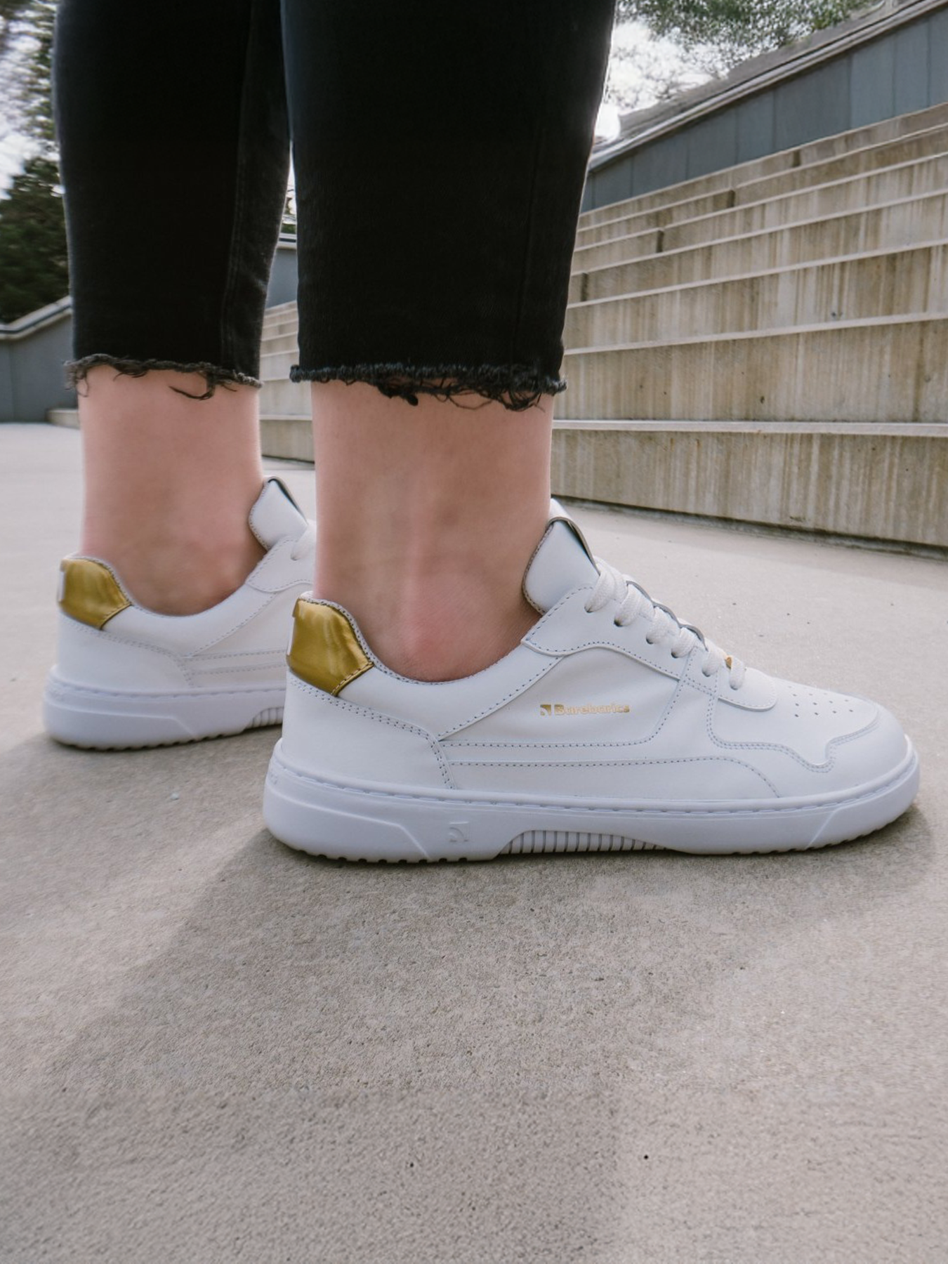 Baskets pieds nus Barebarics Zing - Blanc et or - Cuir